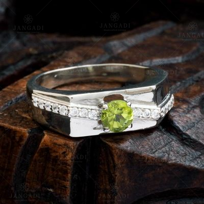 STERLING SILVER PERIDOT AND CZ RING