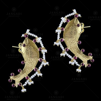 Gold Plated Fish Design Cuff Earring With Onyx ANd Pearl