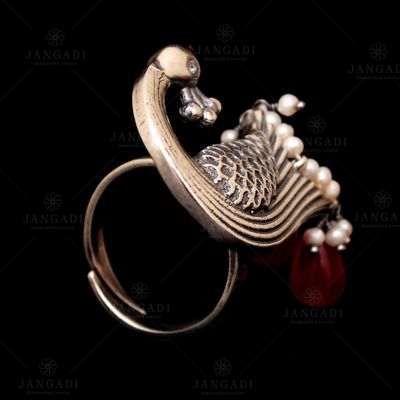 OXIDIZED SILVER RED OYNX AND PEARL PEACOCK RING