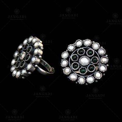 OXIDIZED SILVER GREEN CORUNDUM AND PEARL BEADS TOE RINGS